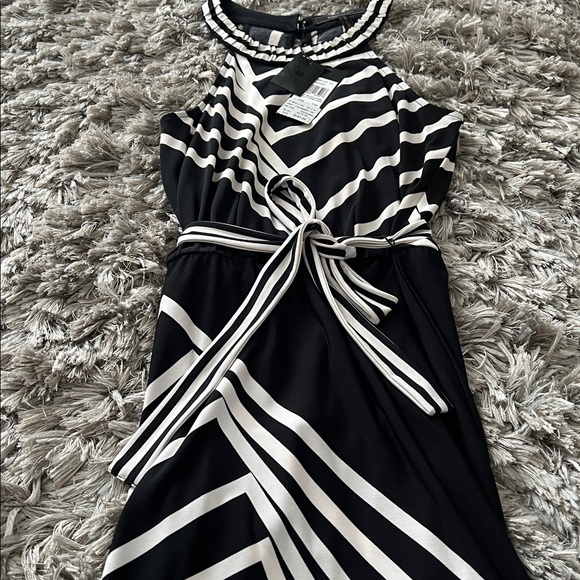 NWT BCBGMaxAzria “Karsen” Black & White Geometric Halter Maxi Dress – Size XXS - Picture 7 of 11